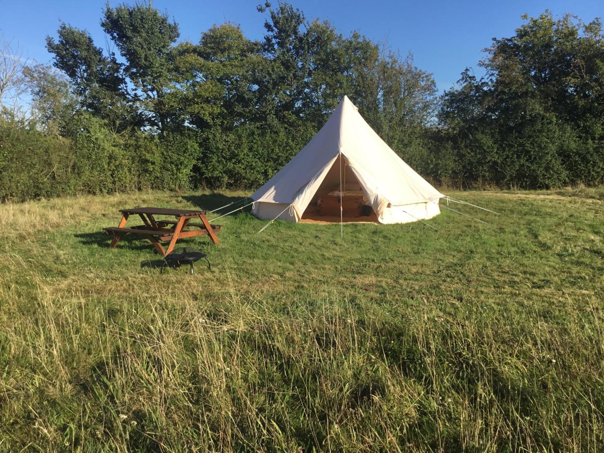 Отель Green Fields Glamping Глостер Экстерьер фото